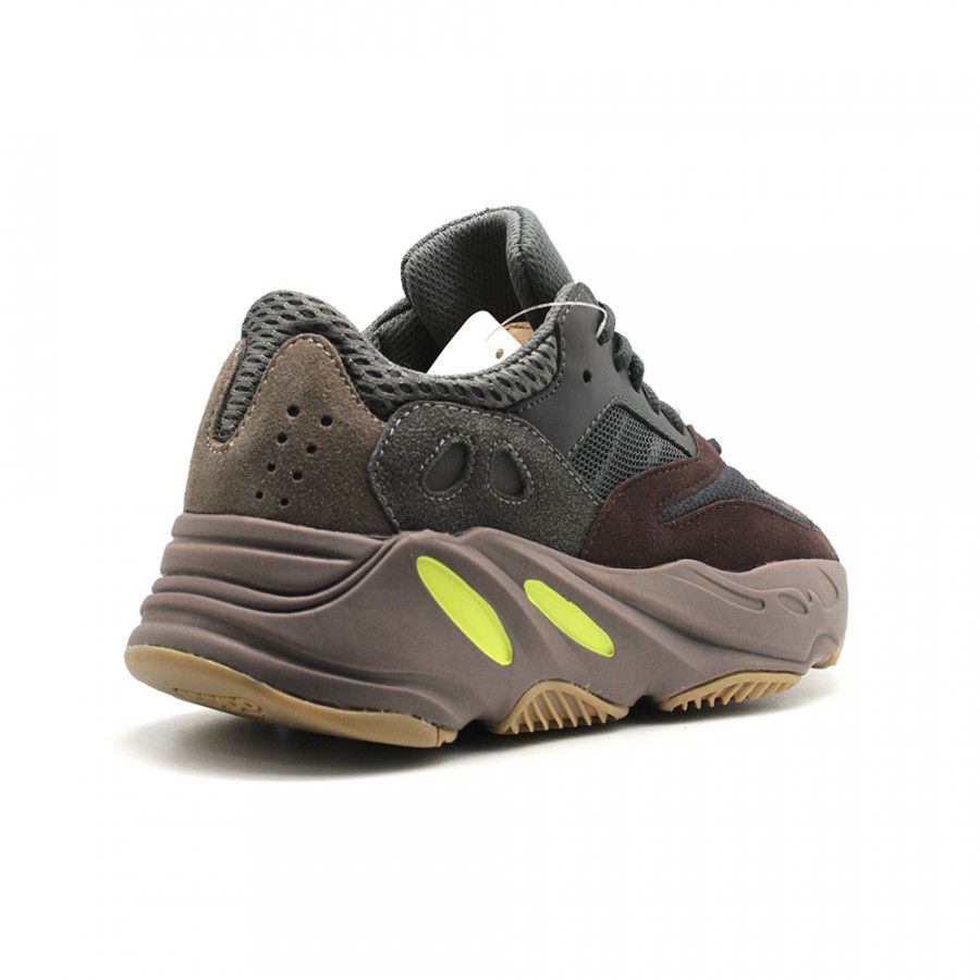  Adidas Yeezy Boost 700